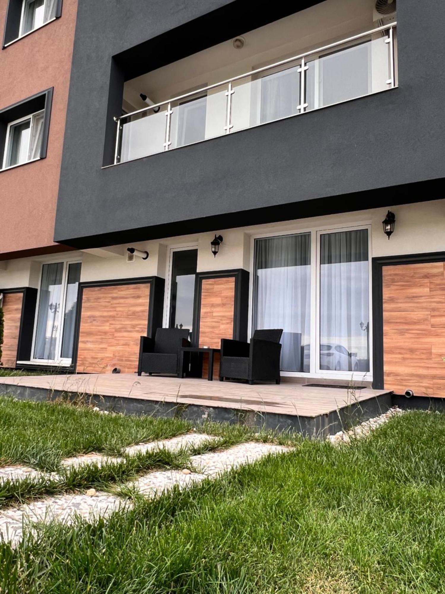 Sun Apartments Otopeni Luaran gambar