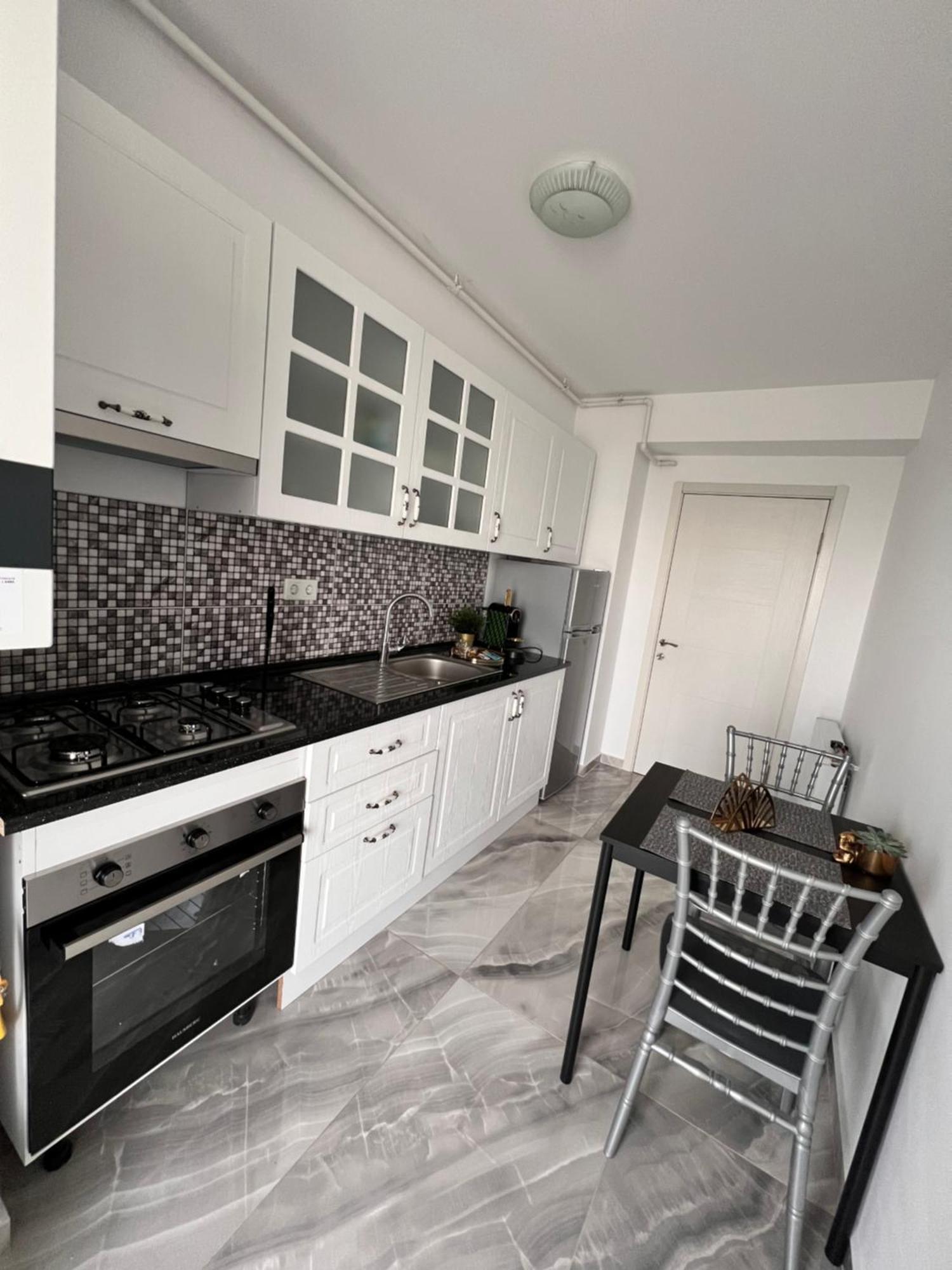Sun Apartments Otopeni Luaran gambar