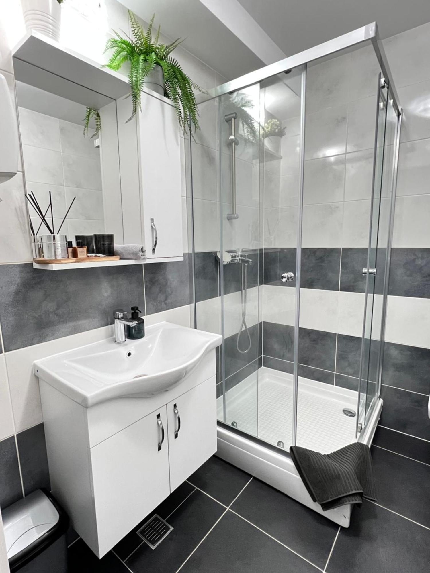 Sun Apartments Otopeni Luaran gambar